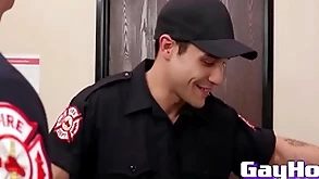 Studs alien firedept give eachother a aromatic blowjob