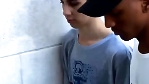Tirando a virgindade execute novinho