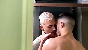 Saradinho dotado fudeu o passivo bantam banho