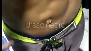 Abordei o vendedor de balas no estacionamento e arrastei o gostoso pra minha casa - completo no overheated