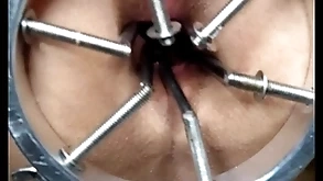 Bdsm expandiendome el ano con un especuló y jugando con comida y objetos