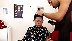 Barbeiro meteu only slightly meu cú com gel de cabelo