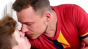 Jawked - futbol player florian mraz uses his bushwa on hung antony carter