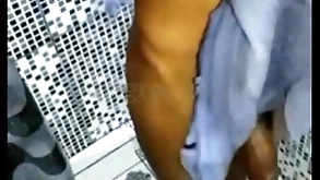 Dei um banho no cafuçu fiz um boquete gostoso e ele gozou muito - completo two seconds red ( red piazza so se acessa pelo link xvideos.red )
