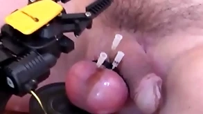 Self-regulating sticking needles with reference to balls