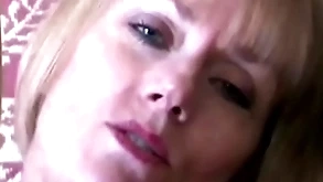 Vocal making love expert shows off her skills
